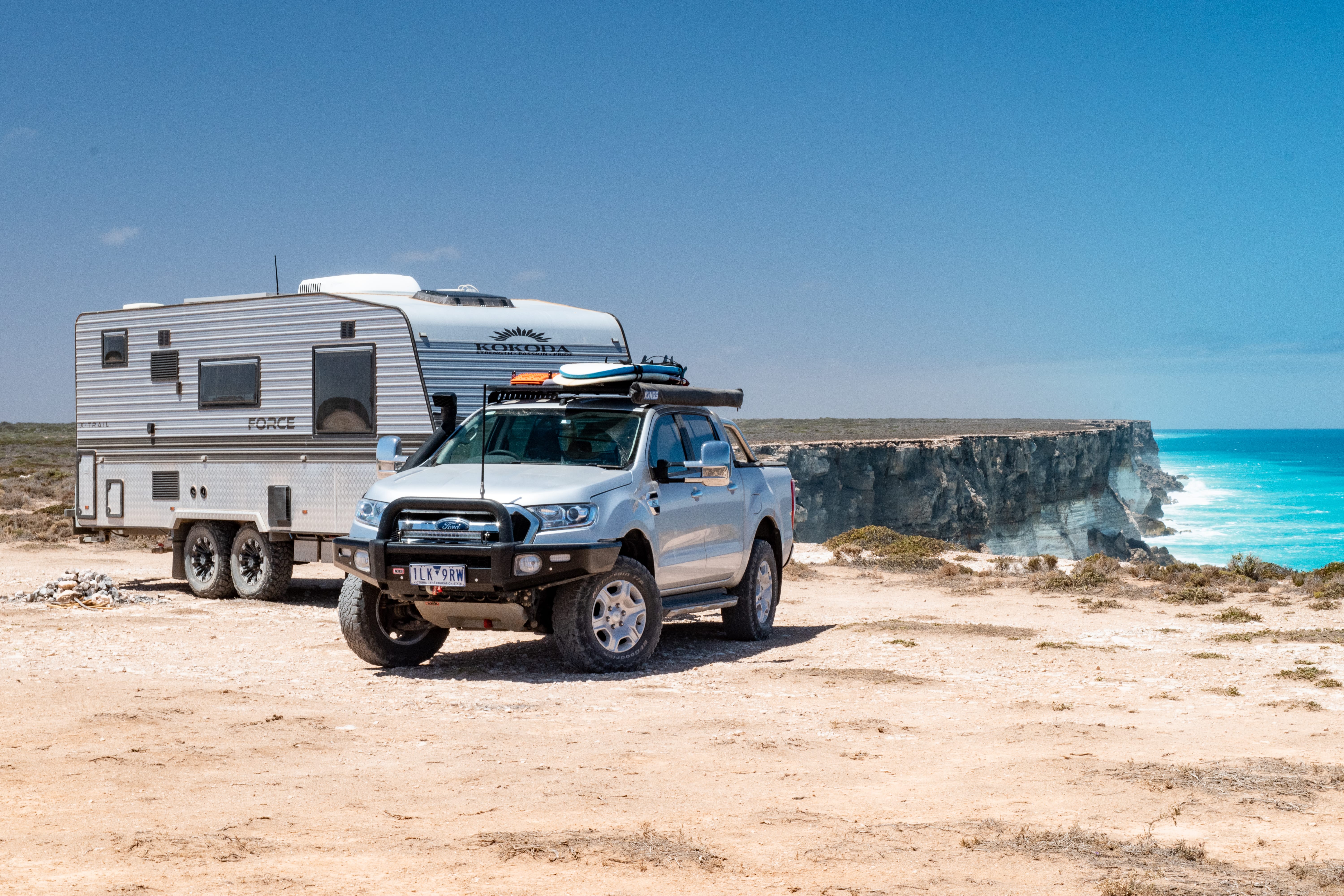 Car and caravan on the Bunda Cliffs, Nullarbour, Australian Bight, South Australia